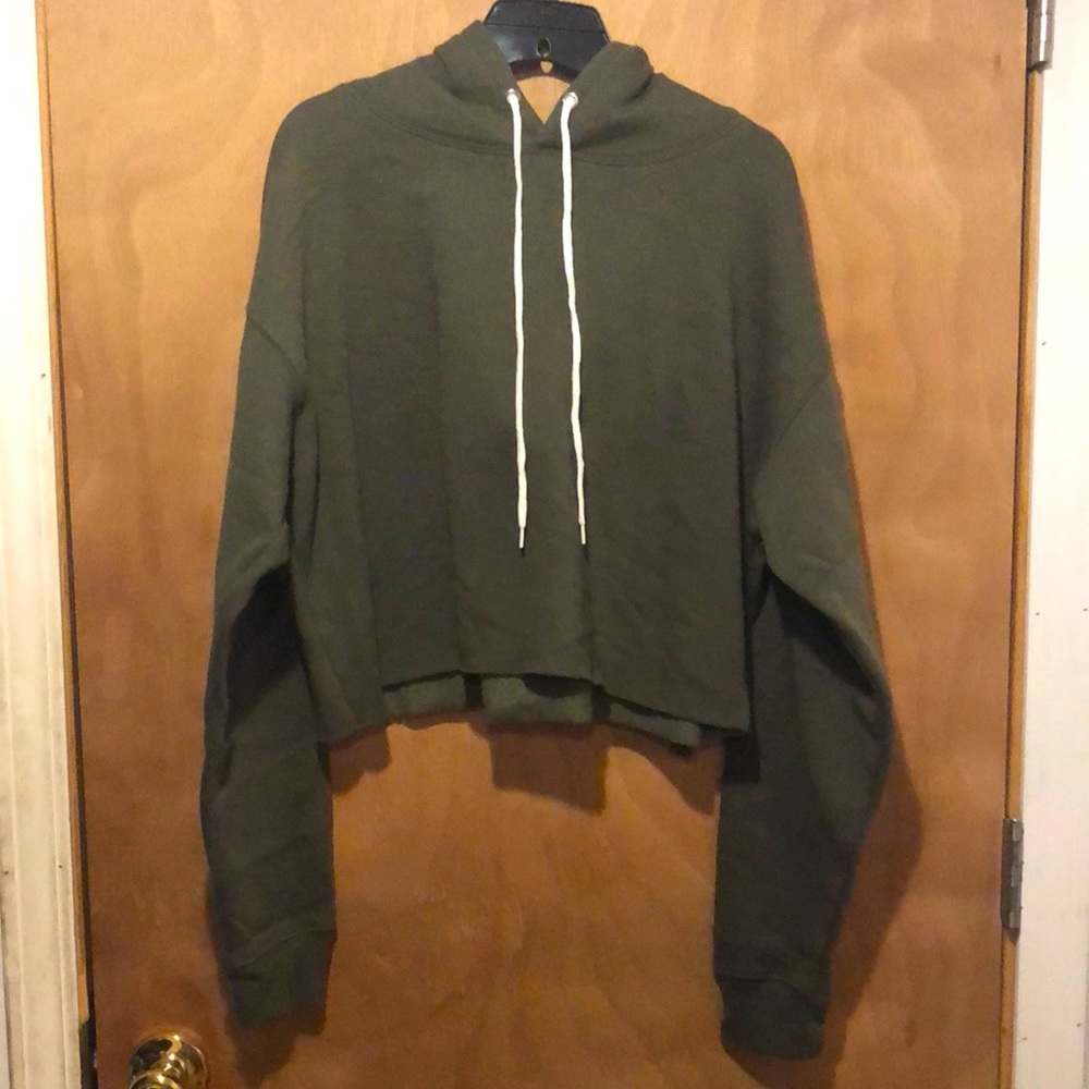 Green cropped hoodie